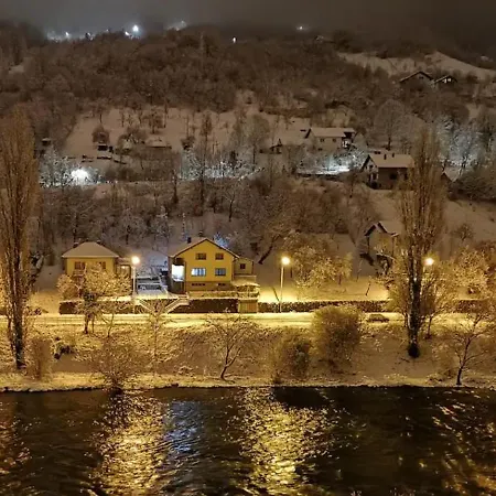 Apartment Lux Sa Garazom